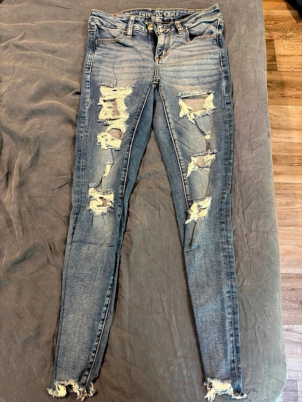 American Eagle Distressed Skinny Jeans in Blue Size 4